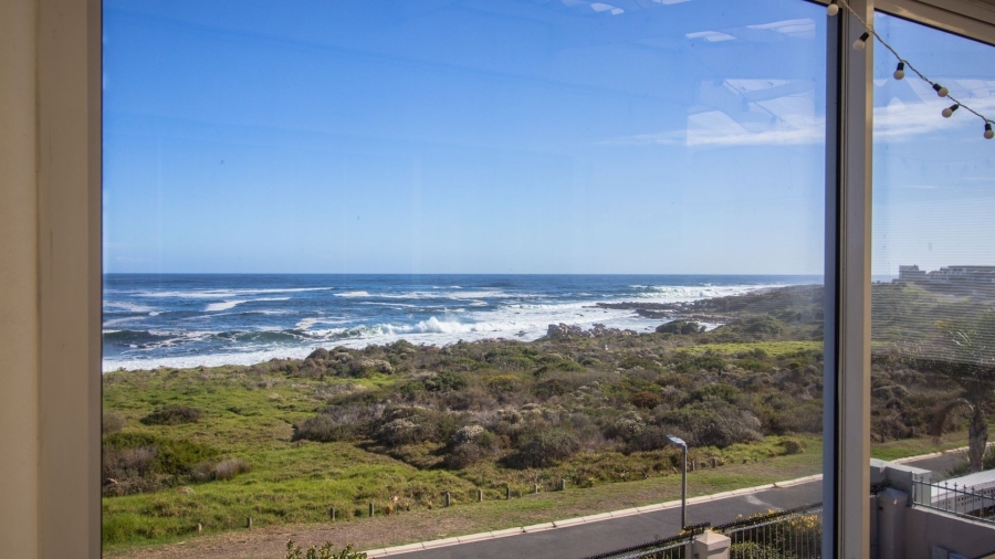 5 Bedroom Property for Sale in Sandbaai Western Cape